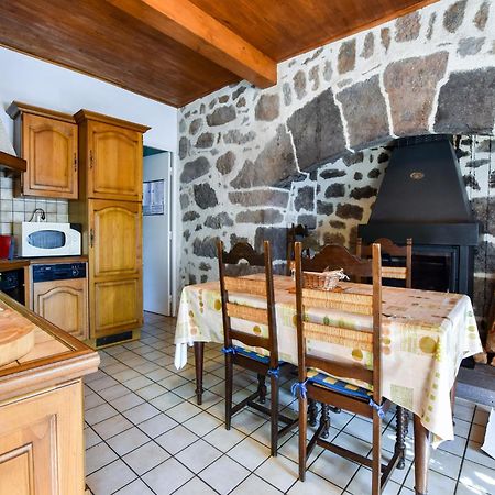 Beautiful Villa In The Parc Des Volcans D Auvergne Vic-sur-Cère Dış mekan fotoğraf