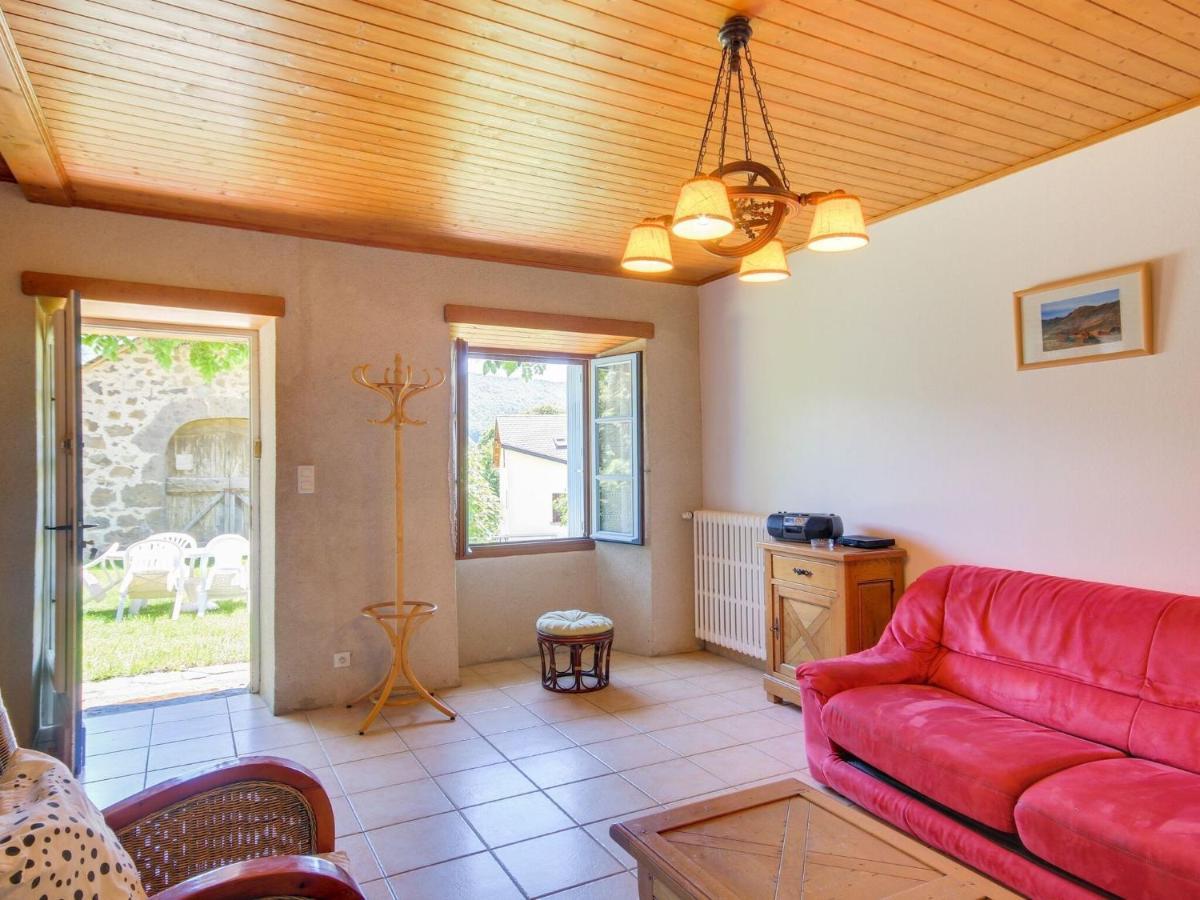 Beautiful Villa In The Parc Des Volcans D Auvergne Vic-sur-Cère Dış mekan fotoğraf
