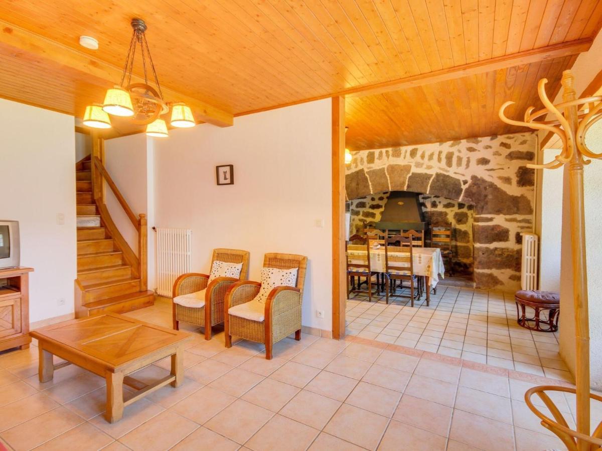 Beautiful Villa In The Parc Des Volcans D Auvergne Vic-sur-Cère Dış mekan fotoğraf