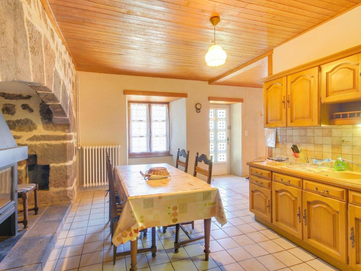 Beautiful Villa In The Parc Des Volcans D Auvergne Vic-sur-Cère Dış mekan fotoğraf