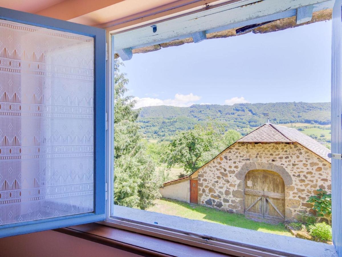 Beautiful Villa In The Parc Des Volcans D Auvergne Vic-sur-Cère Dış mekan fotoğraf