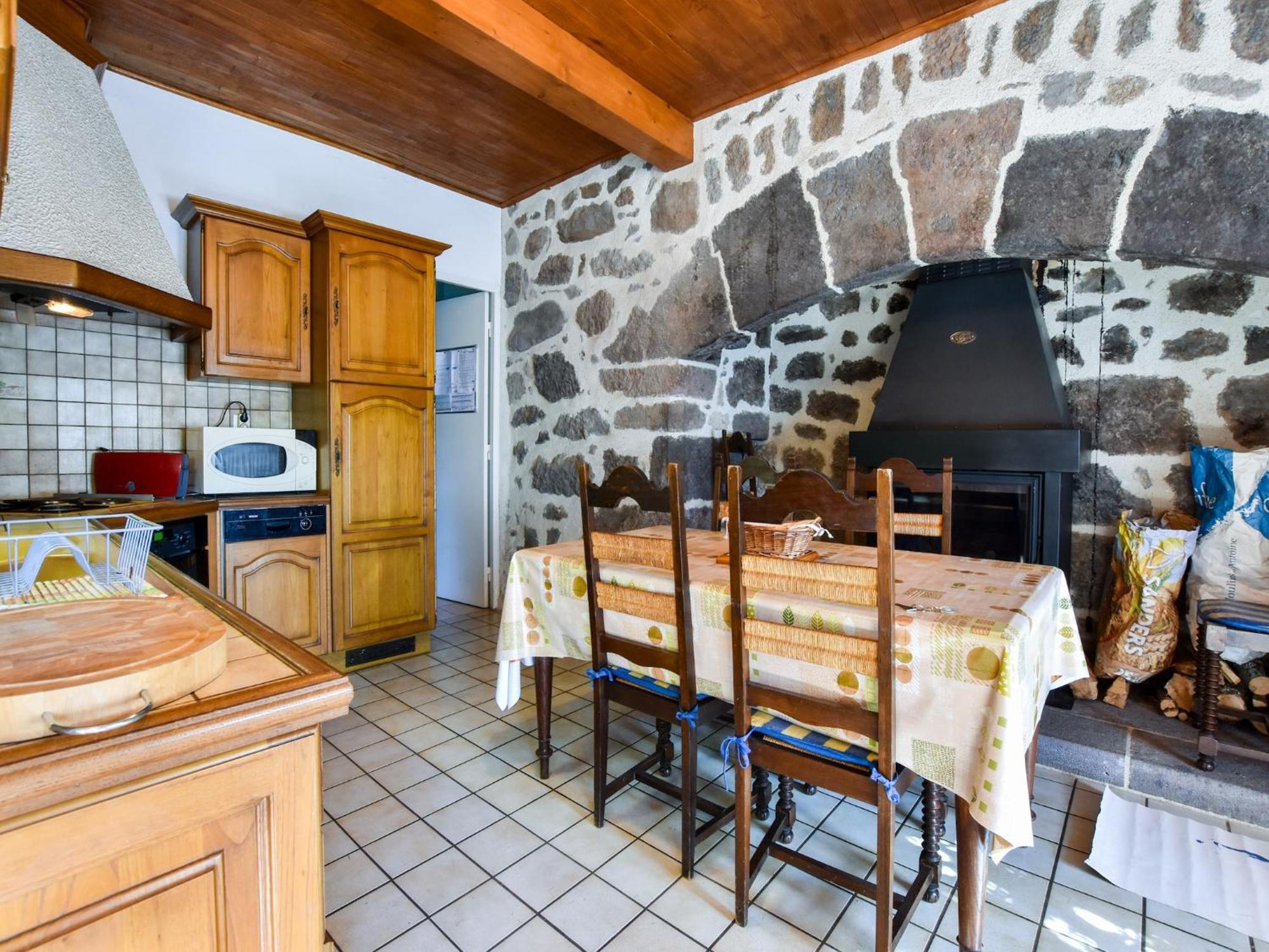 Beautiful Villa In The Parc Des Volcans D Auvergne Vic-sur-Cère Dış mekan fotoğraf