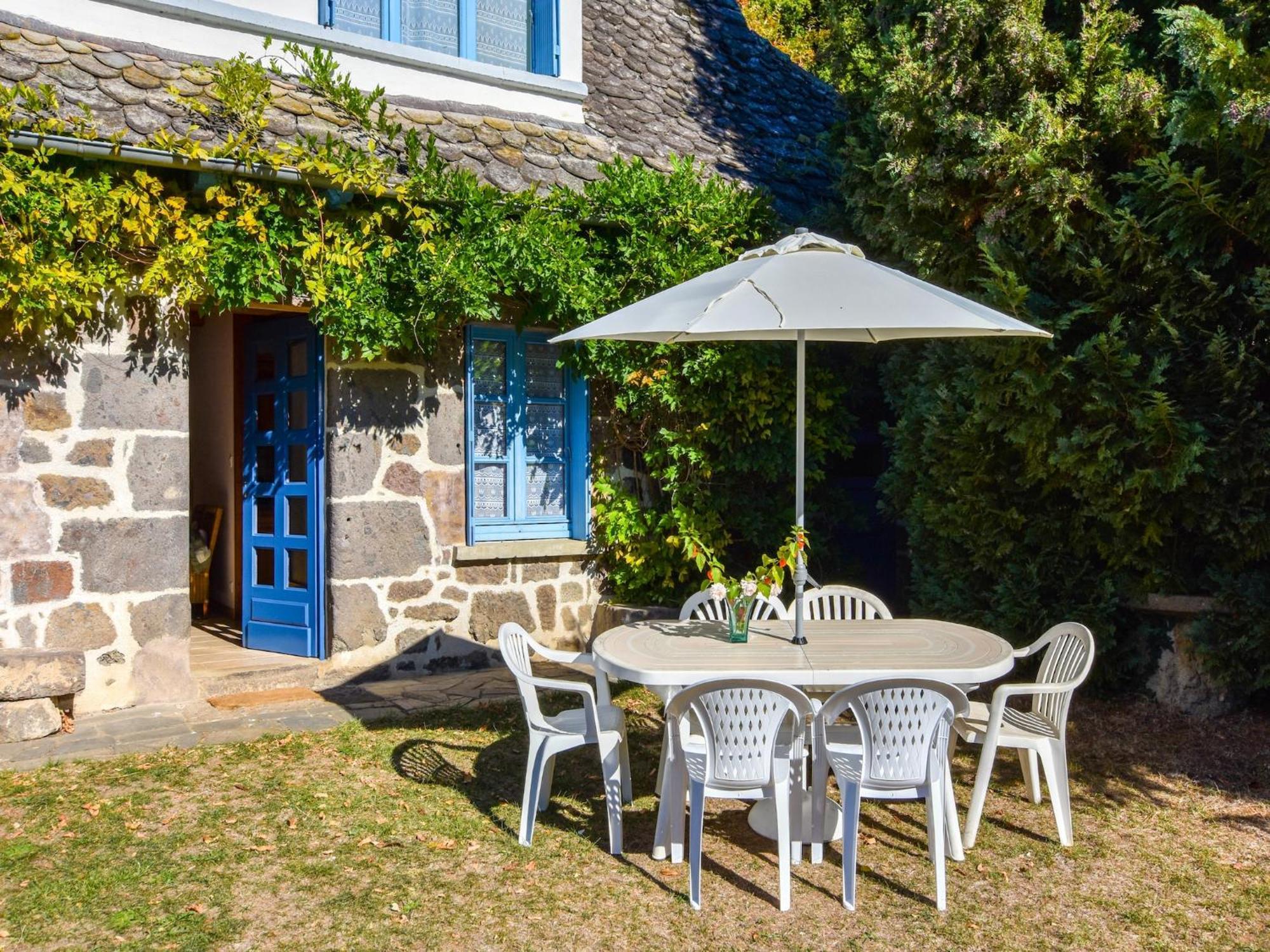 Beautiful Villa In The Parc Des Volcans D Auvergne Vic-sur-Cère Dış mekan fotoğraf